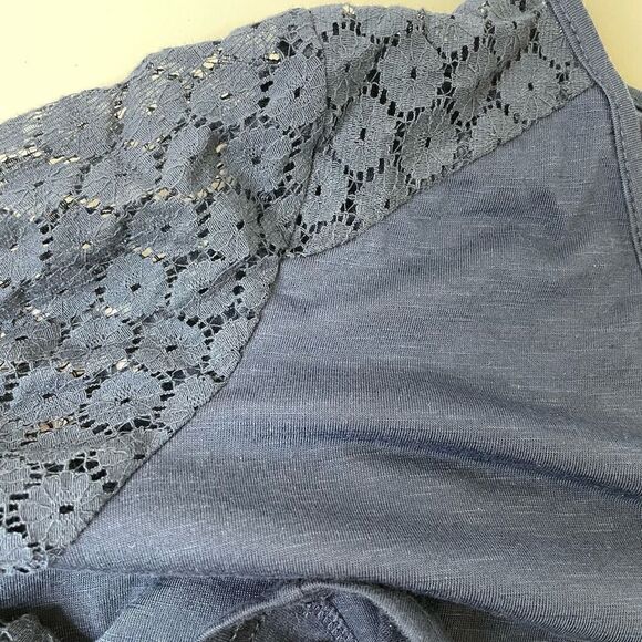 Shein| Medium| Soft|Crotchet knit| Floral - Picture 16 of 16